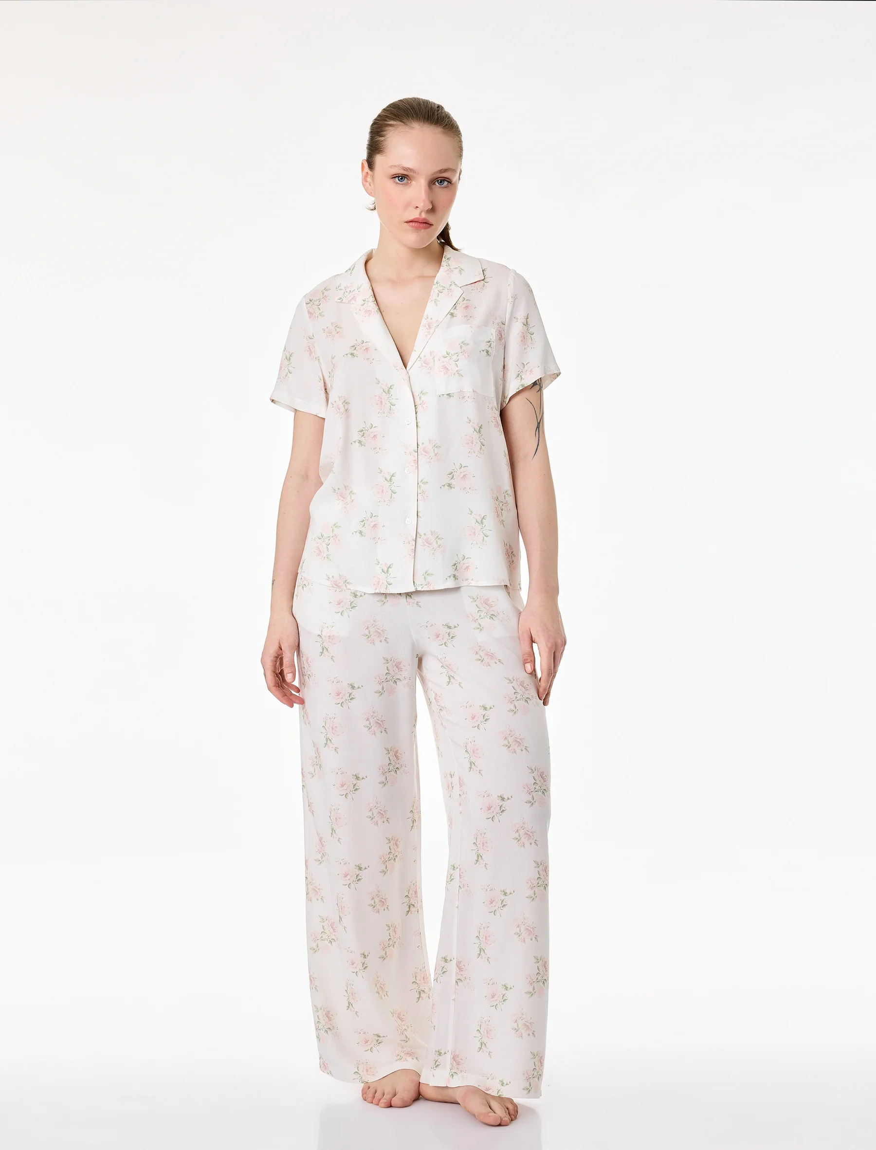 PIZHAME E POSHTME PËR FEMRA